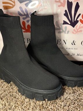 Fashion Nova Black Chunky Sock Boots – Tagged Size 6